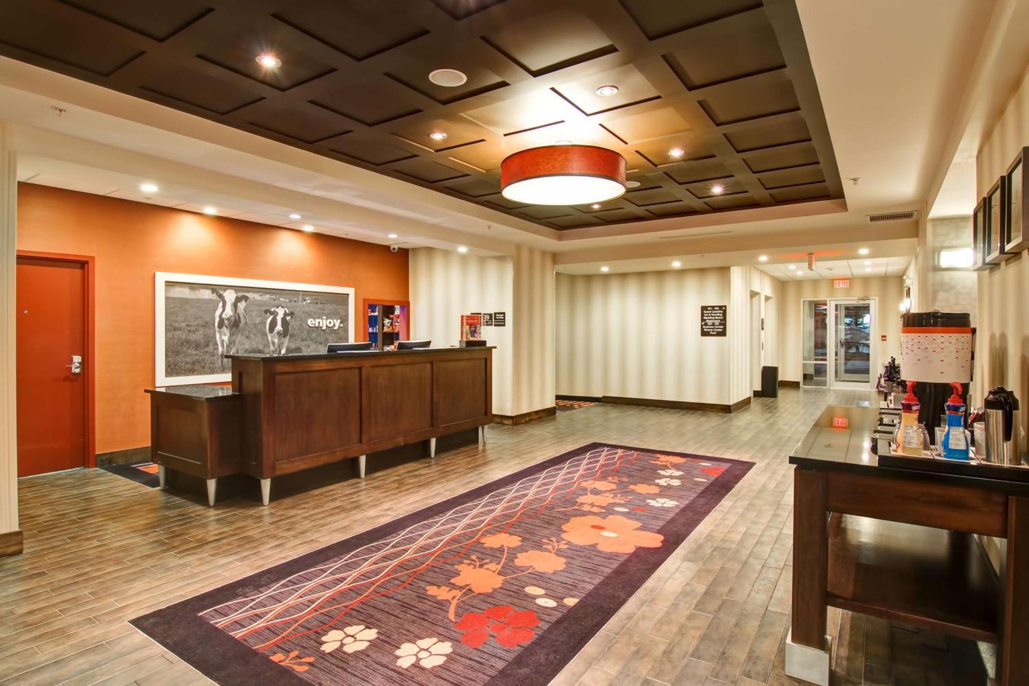 Hampton Inn & Suites Red Deer Penhold Exterior photo